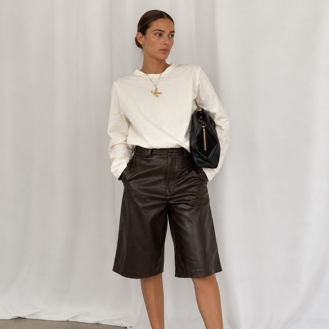 shorts-in-pelle-look-essenziale-donna